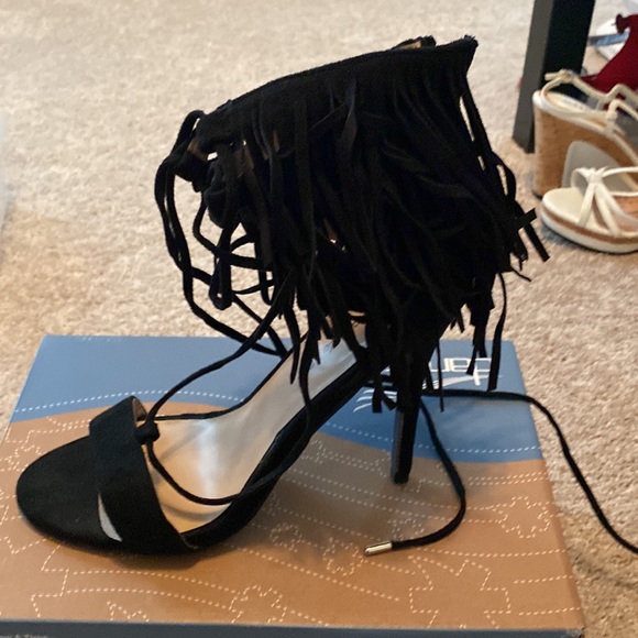 Shoes for sale size 10 and 11. Some never worn. - Picture 3 of 5